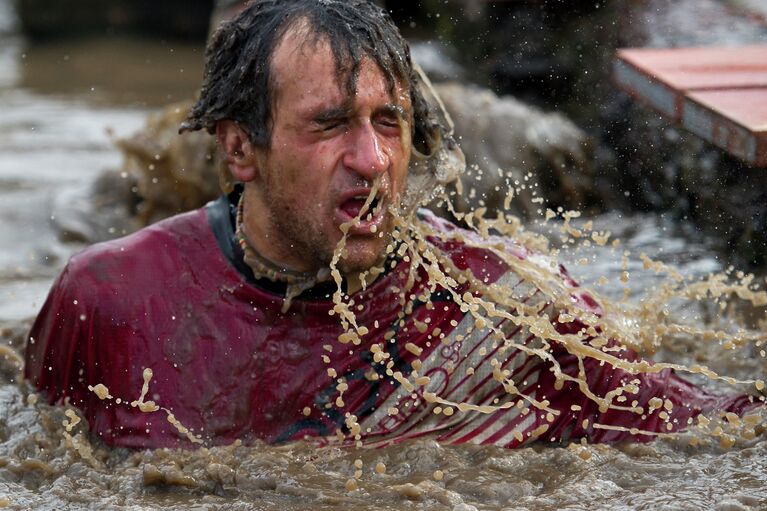 Гонки на выживание Tough Guy в Пертон, Англия