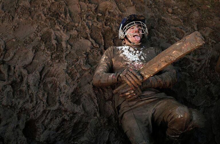 Гонки на выживание Tough Guy в Пертон, Англия