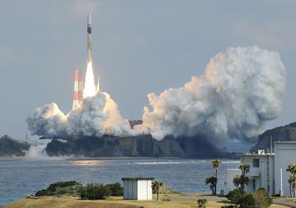 Запуск ракеты-носителя H-2A с новым разведывательным спутником на острове Танэгасима в Японии