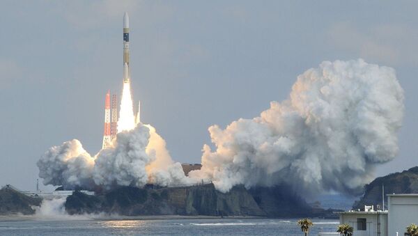 Запуск ракеты-носителя H-2A с новым разведывательным спутником на острове Танэгасима в Японии. 1 февраля 2015