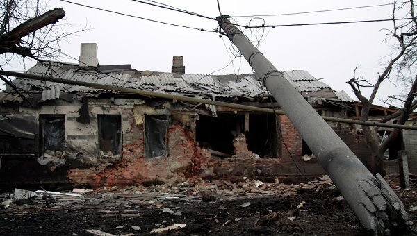 Последствия обстрела в Донбассе, архивное фото