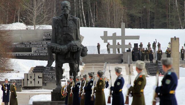 Памятный митинг в мемориальном комплексе Хатынь