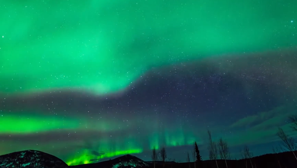 Северное сияние над Аляской: магия ночного неба