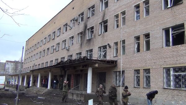 Выбило окна, все в коридор выбежали – врач об обстреле больницы в Донецке