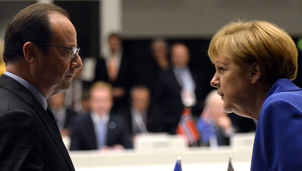 Президент Франции Франсуа Олланд и Федеральный канцлер Германии Ангела Меркель. Архивное фото