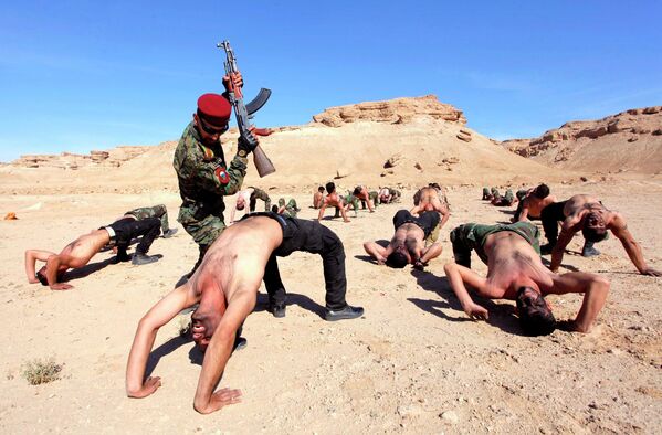 Новобранцы иракской армии проходят курс тренировки
