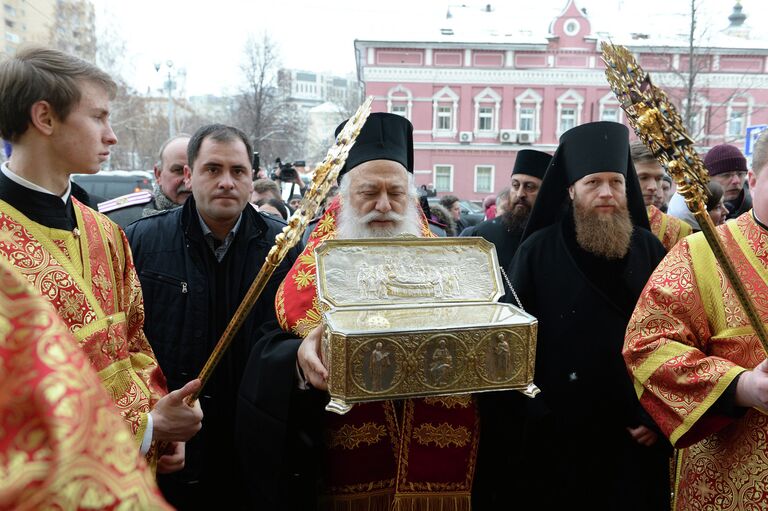 Делегация Элладской Церкви доставила в Новоспасский ставропигиальный мужской монастырь нетленную десницу святого великомученика Димитрия Солунского.