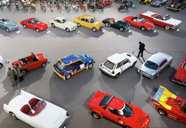 Выставка ретро-автомобилей аукционного дома Bonhams в Париже