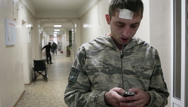 Ополченец ДНР, получивший ранение в результате боевых действий, в первом военном госпитале города Донецка
