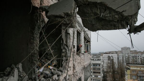 Разрушенное здание в Дебальцево. Восточная Украина, 5 февраля 2015