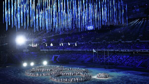 Артисты во время церемонии закрытия XXII зимних Олимпийских игр в Сочи