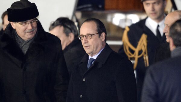 Президент Франции Франсуа Олланд во время прибытия в аэропорт Внуково-2