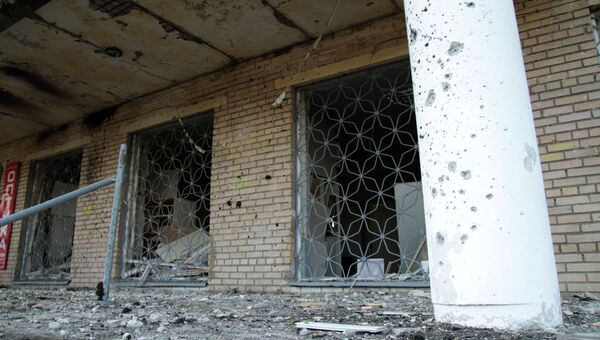 Пострадавшая в результате обстрела поликлиника города Донецка. Архивное фото