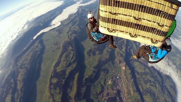 Люди высокого полета: спуск на параплане с воздушного шара