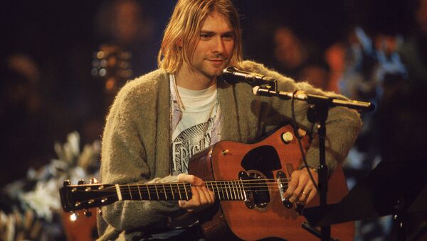 Музыкант Курт Кобейн во время концерта MTV Unplugged в Нью-Йорке. Архивное фото