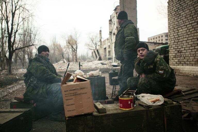 Блокпост ополченцев в пригороде Углегорска