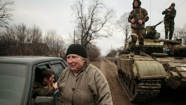 Местные жители возвращаются в свои дома, после освобождения Углегорска от украинских силовиков