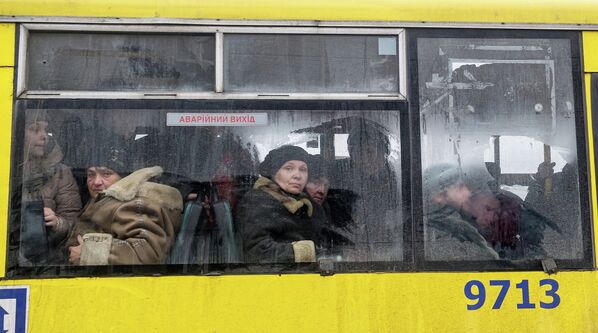 Жители Дебальцево во время эвакуации из зоны боевых действий