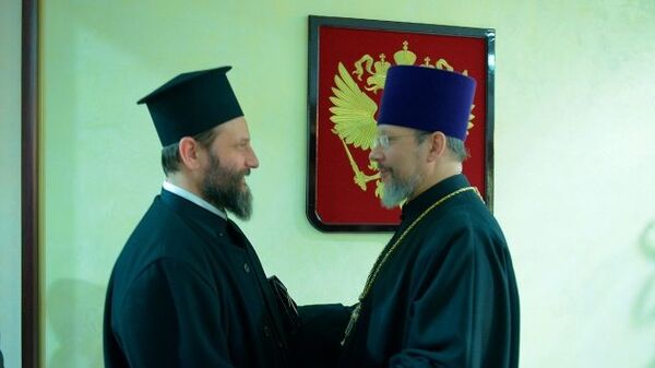 Протоиерей Николай Балашов от имени председателя ОВЦС приветствует архиепископа Охридского Иоанна