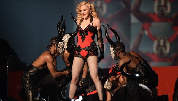 Американская певица Мадонна на 57-й ежегодной премии Грэмми. Лос-Анджелес, 2015 год
