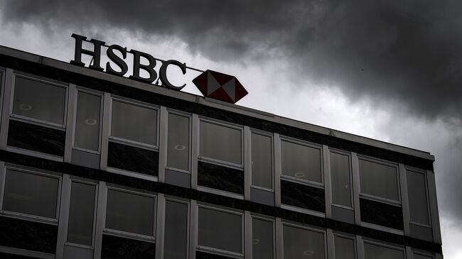 Вывеска банка HSBC в центре Женевы. Архивное фото