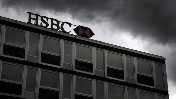 Вывеска банка HSBC в центре Женевы