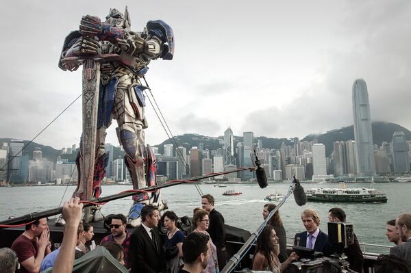 Голливудский режиссер и продюсер Майкл Бэй на премьере четвертой части Трансформеров в Гонконге