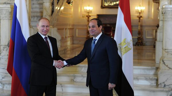 Президент России Владимир Путин и президент Египта Абдель Фаттах ас-Cиси. Архивное фото
