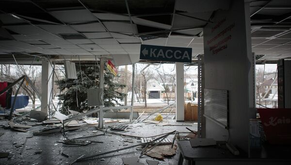 Супермаркет, разрушенный в результате обстрела Горловки