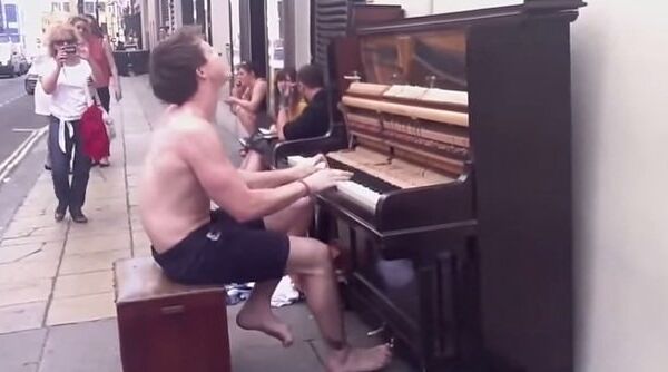 Талант без границ, или Пианист-босяк