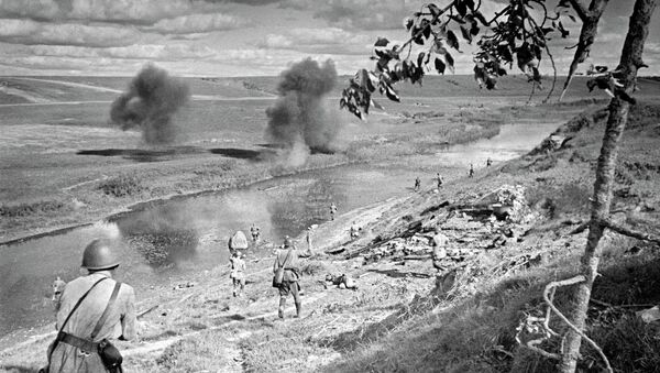 Переправа через водный рубеж под Ржевом. 375-я стрелковая дивизия под командованием генерал-майора Н.А.Соколова. Северо-Западный фронт 1942 год