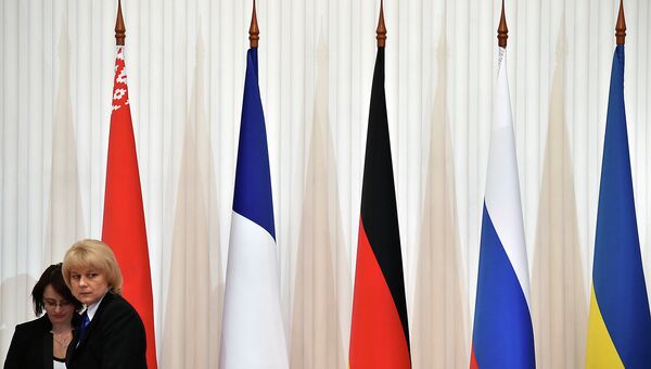 Флаги Белоруссии, Франции, Германии, России и Украины в резиденции президента Белоруссии в Минске. Архивное фото