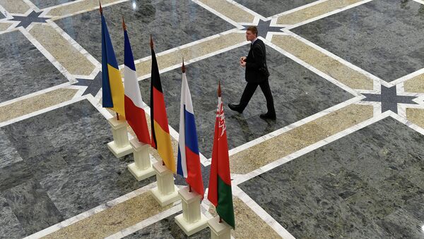Флаги Белоруссии, Франции, Германии, России и Украины в резиденции президента Белоруссии в Минске