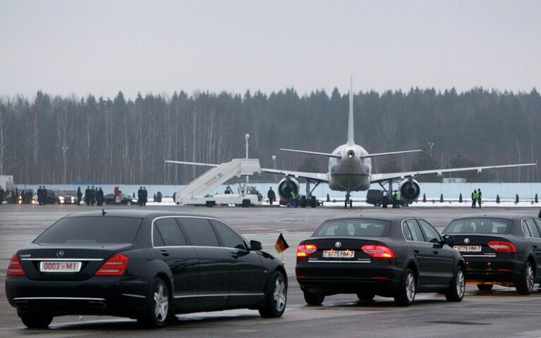 Аэропорт Минска во время прибытия глав государств