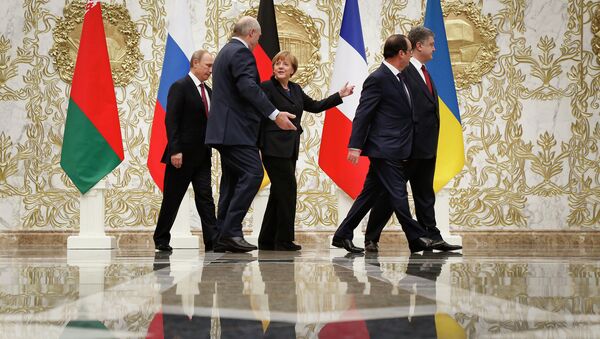 Главы государств во время встречи во Дворце независимости в Минске