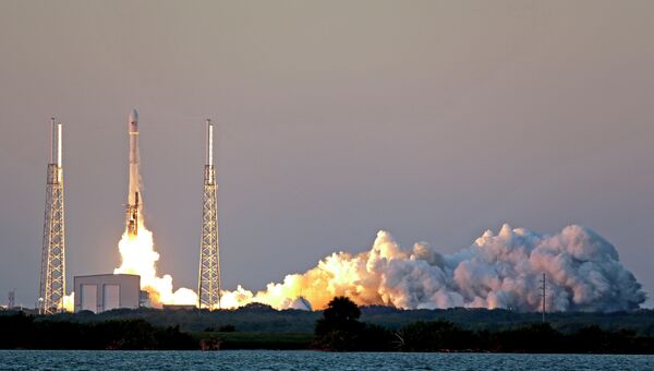 Запуск беспилотной ракеты Falcon 9. Архивное фото