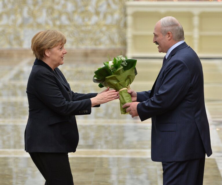 Канцлер Германии Ангела Меркель и президент Белоруссии Александр Лукашенко во Дворце независимости в Минске