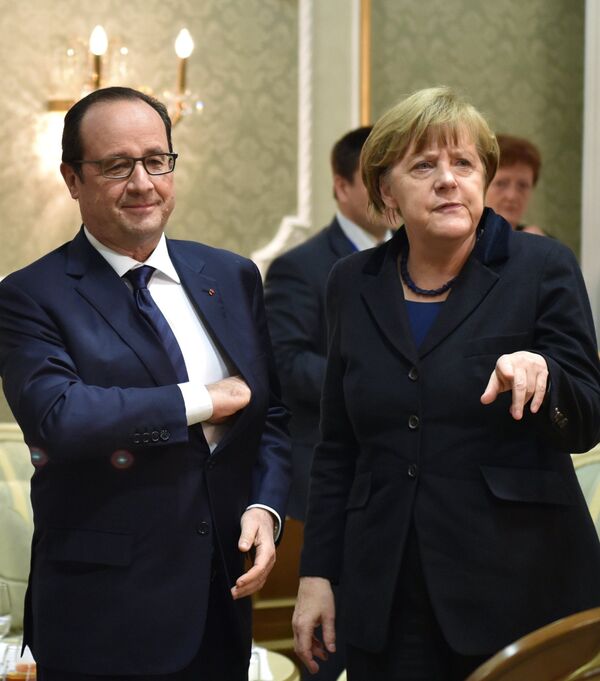 Президент Франции Франсуа Олланд и канцлер Германии Ангела Меркель во Дворце независимости в Минске