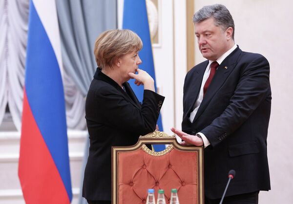 Канцлер Германии Ангела Меркель и президент Украины Петр Порошенко во Дворце независимости в Минске
