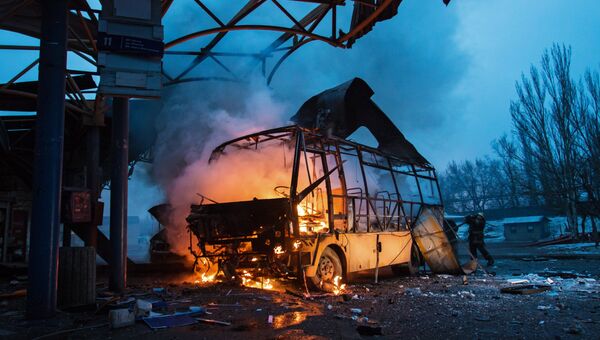 Последствия обстрела автостанции на территории ДНР. Архивное фото