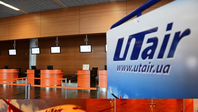 Логотип компании UTair в аэропорту. Архивное фото