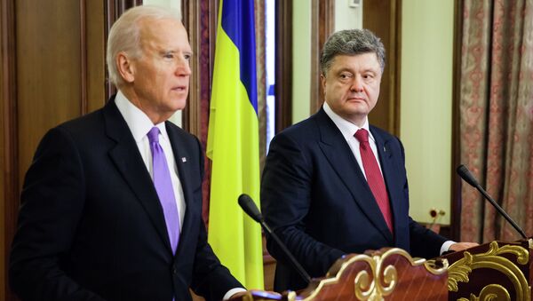 Вице-президент США Джо Байден (слева) и президент Украины Петр Порошенко во время пресс-конференции
