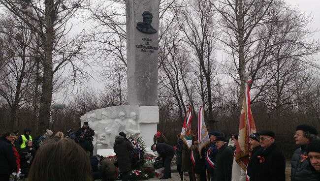 Памятник генерала Черняховского  в Пененжно. Когда он был....