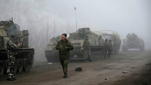 Колонна украинской военной техники возле Дебальцево
