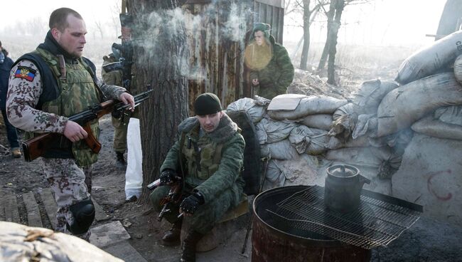 Ополченцы под Донецком, Украина. 15 февраля 2015. Архивное фото