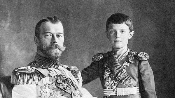 Император Николай II с сыном царевичем Алексеем. Архивное фото