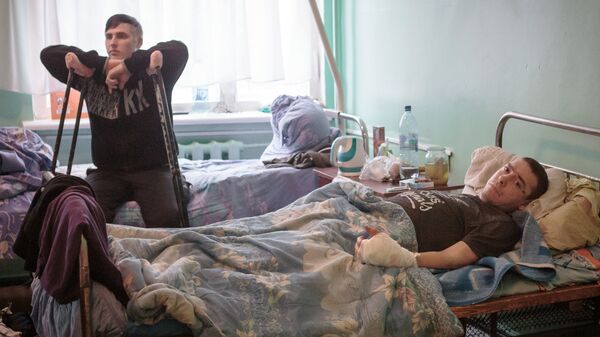 Ополченцы Донецкой народной республики в госпитале Горловки Донецкой области
