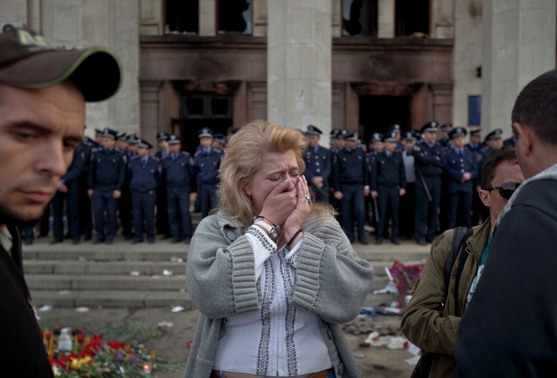 Женщина плачет у Дома профсоюзов в Одессе. 3 мая 2014 года Женщина плачет у Дома профсоюзов в Одессе. 3 мая 2014 года - РИА Новости, 1920, 29.04.2025