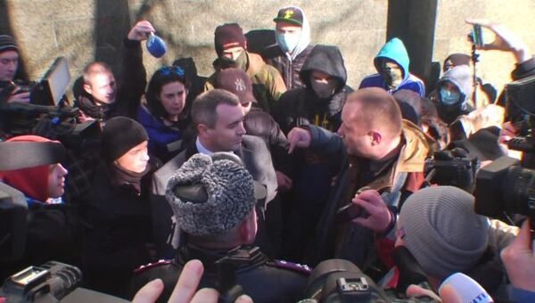 Евромайдановцы угрожали сотруднику прокуратуры на акции протеста в Одессе