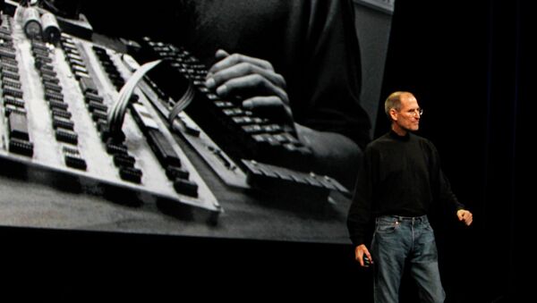 Один из основателей, председатель совета директоров и CEO корпорации Apple Стив Джобс. 2010 год
